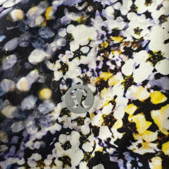 Lululemon Wunder Under Crop  Scallop Full-On Luxtreme 23"
Floral Size 6 - Picture 11 of 11